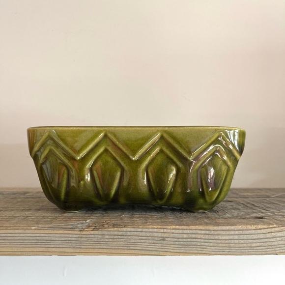 Avocado green Vintage Brush pottery planter - Picture 2 of 6